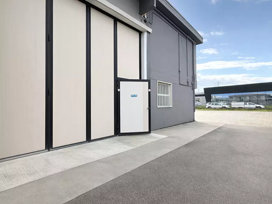 Immagine 9 di Attività artigianale in affitto  a Bientina