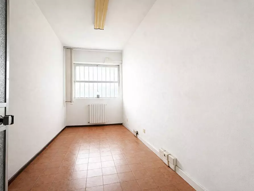 Immagine 20 di Attività artigianale in affitto  a Bientina