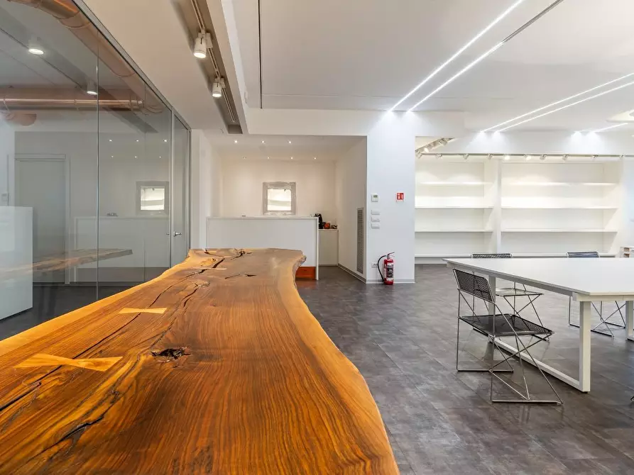 Immagine 16 di Capannone industriale in affitto  a Empoli