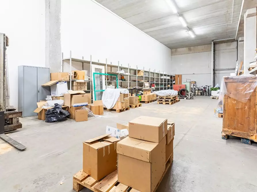 Immagine 21 di Capannone industriale in affitto  a Empoli