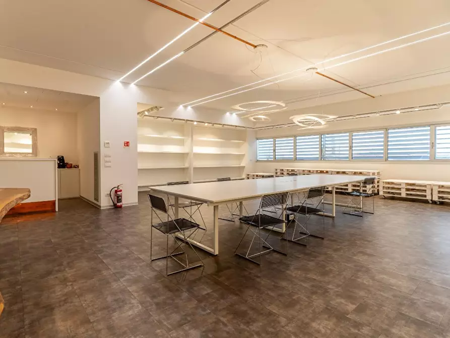 Immagine 15 di Capannone industriale in affitto  a Empoli