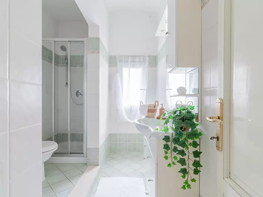 Immagine 35 di Villa in vendita  a Pontedera