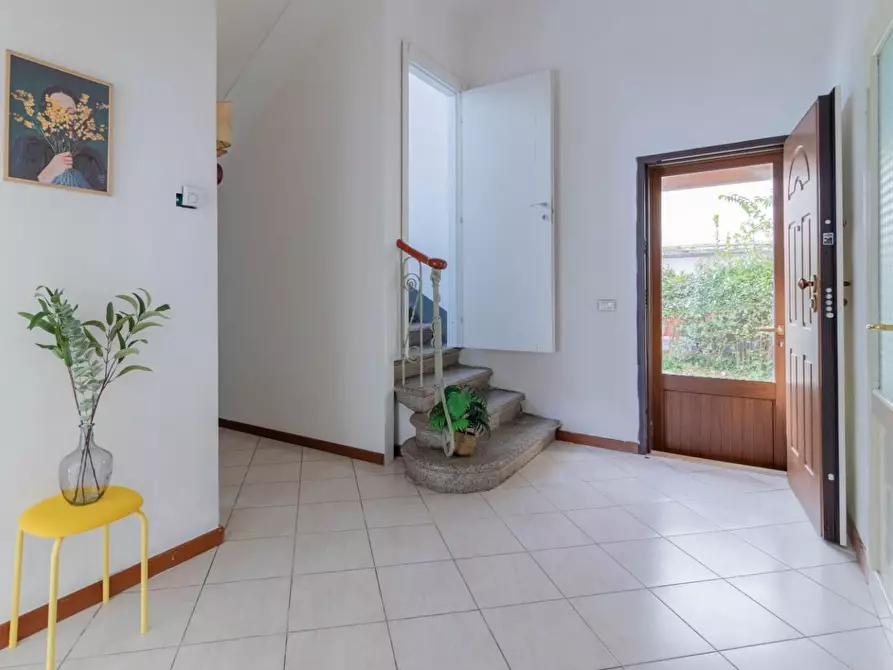 Immagine 17 di Villa in vendita  a Pontedera