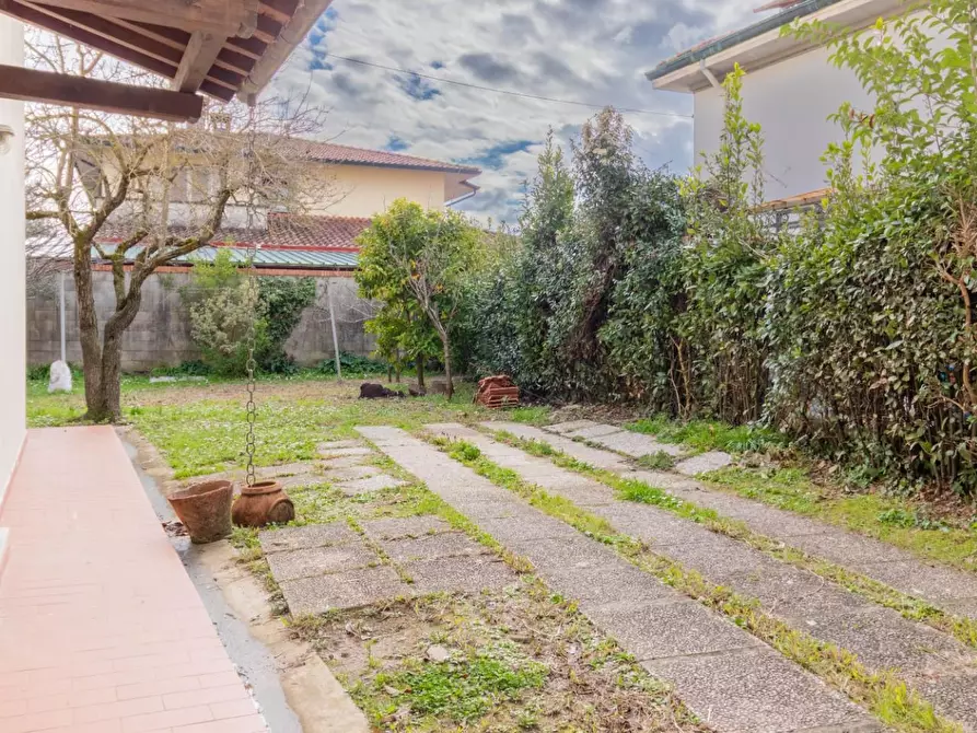 Immagine 38 di Villa in vendita  a Pontedera