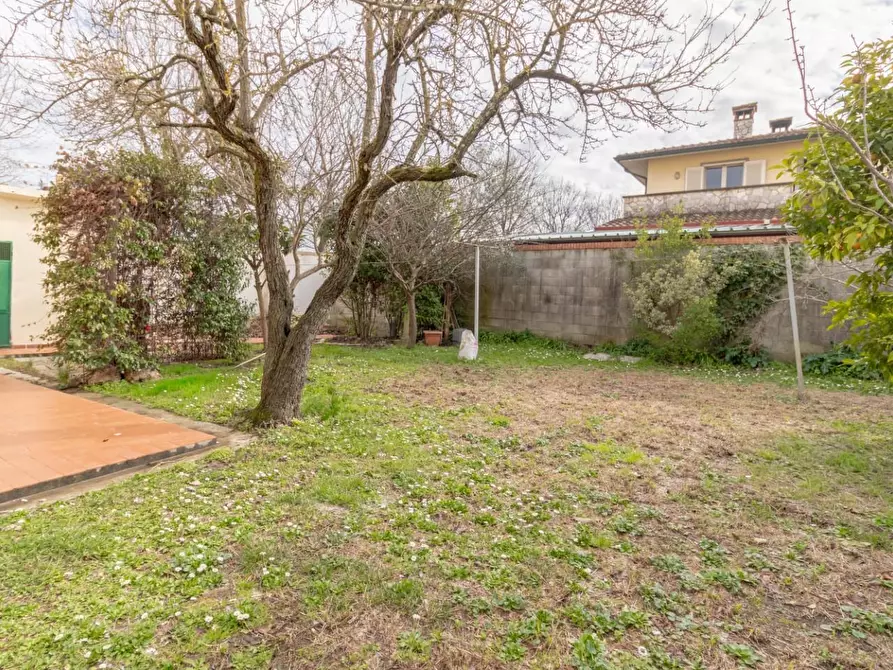 Immagine 37 di Villa in vendita  a Pontedera