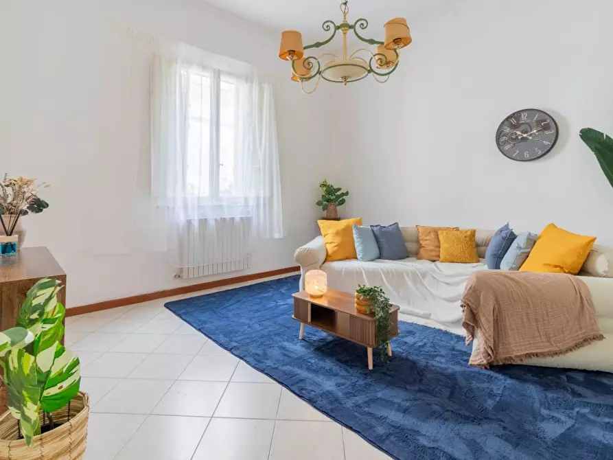 Immagine 1 di Villa in vendita  a Pontedera