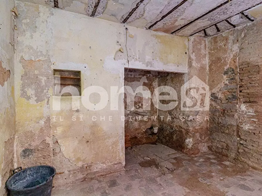 Immagine 22 di Locale commerciale in affitto  a Catania