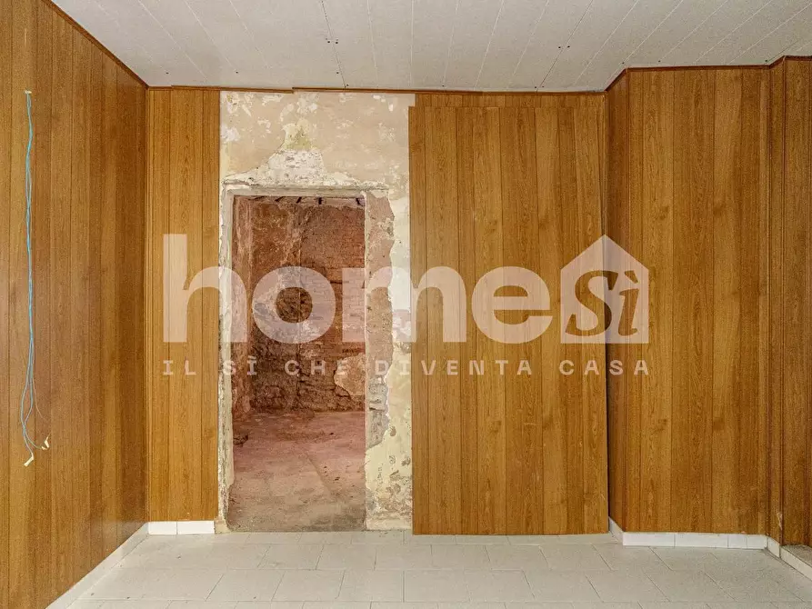 Immagine 9 di Locale commerciale in affitto  a Catania