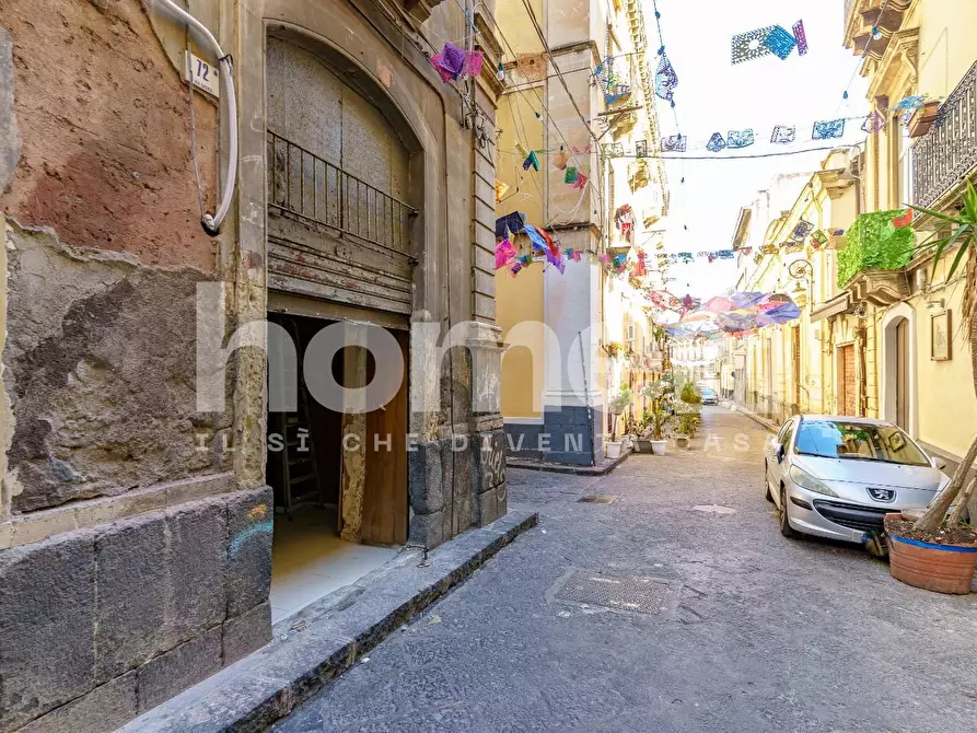 Immagine 2 di Locale commerciale in affitto  a Catania