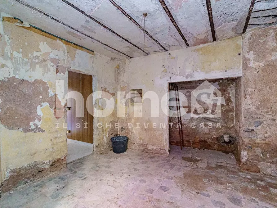 Immagine 20 di Locale commerciale in affitto  a Catania