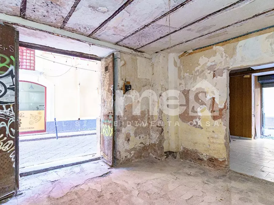Immagine 19 di Locale commerciale in affitto  a Catania