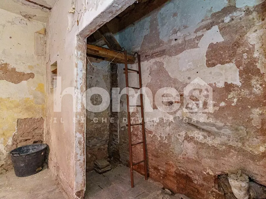 Immagine 15 di Locale commerciale in affitto  a Catania