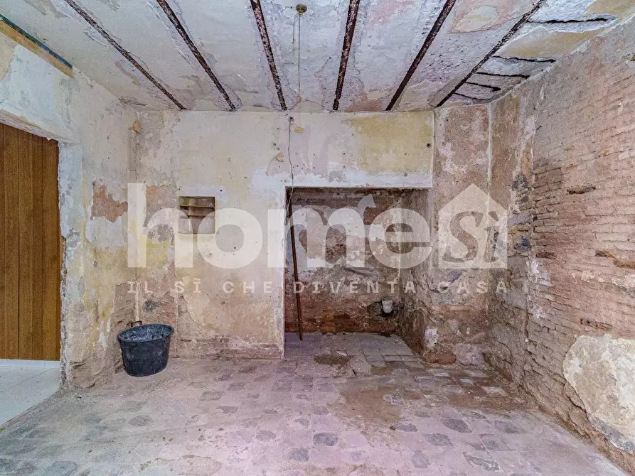 Immagine 21 di Locale commerciale in affitto  a Catania