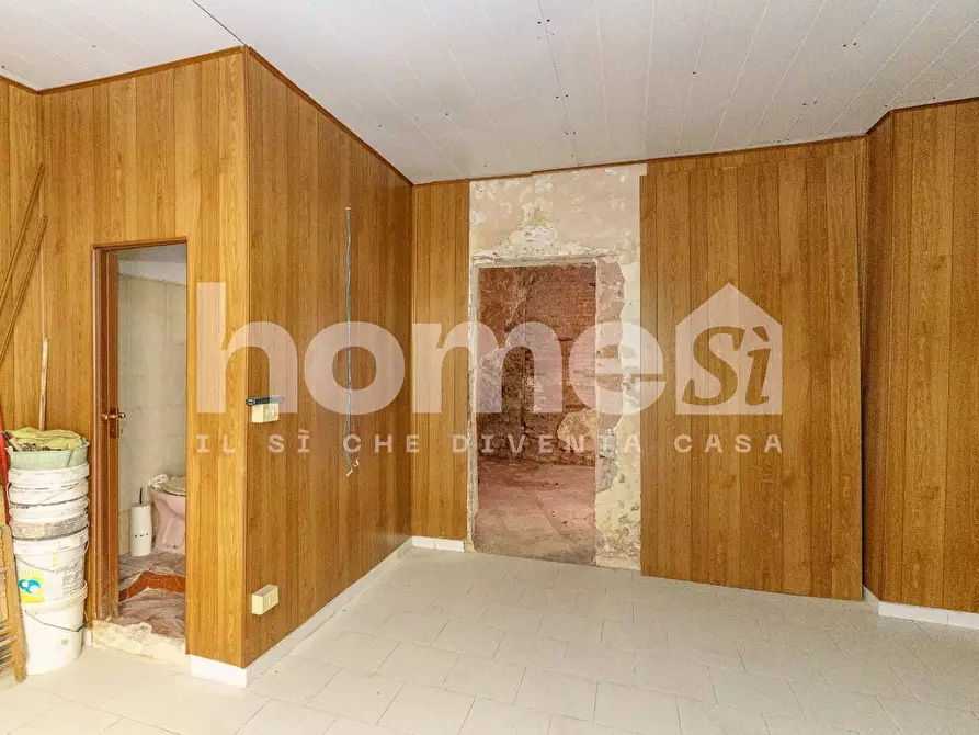 Immagine 10 di Locale commerciale in affitto  a Catania