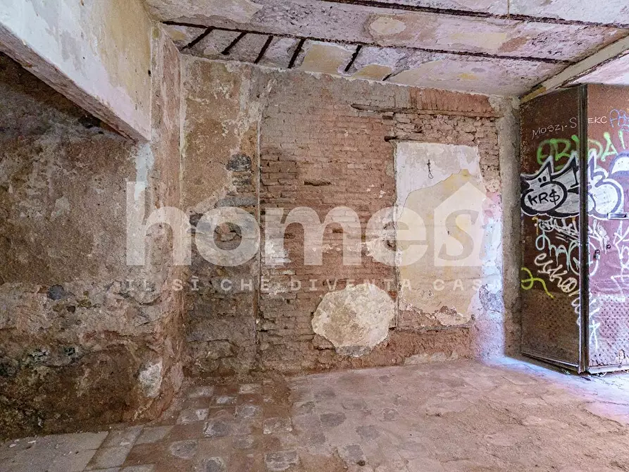 Immagine 16 di Locale commerciale in affitto  a Catania