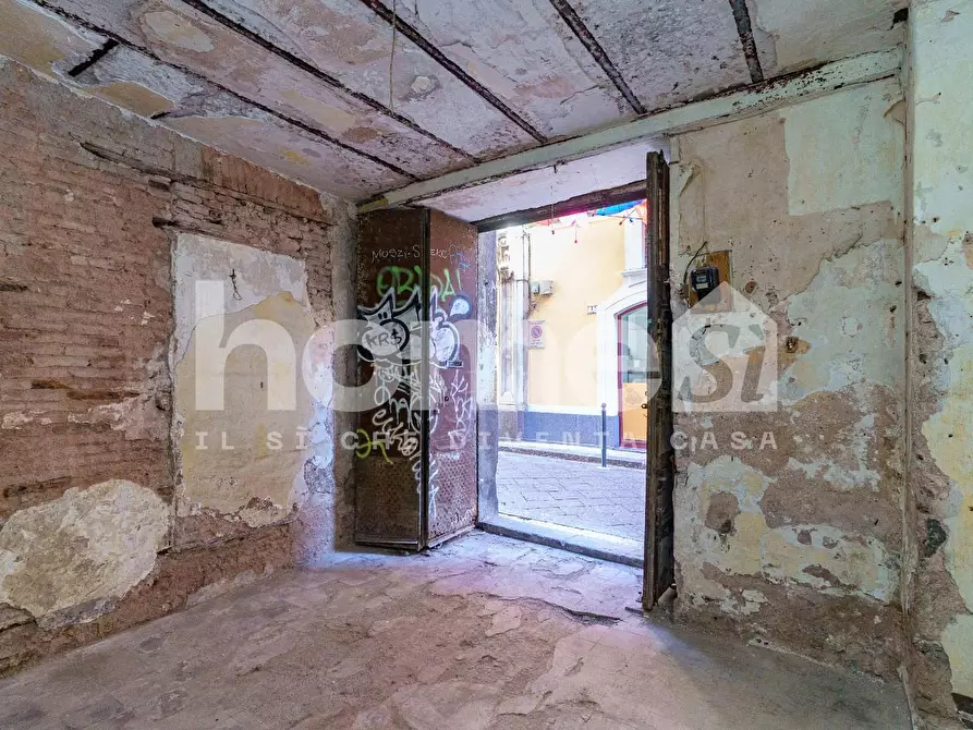 Immagine 17 di Locale commerciale in affitto  a Catania