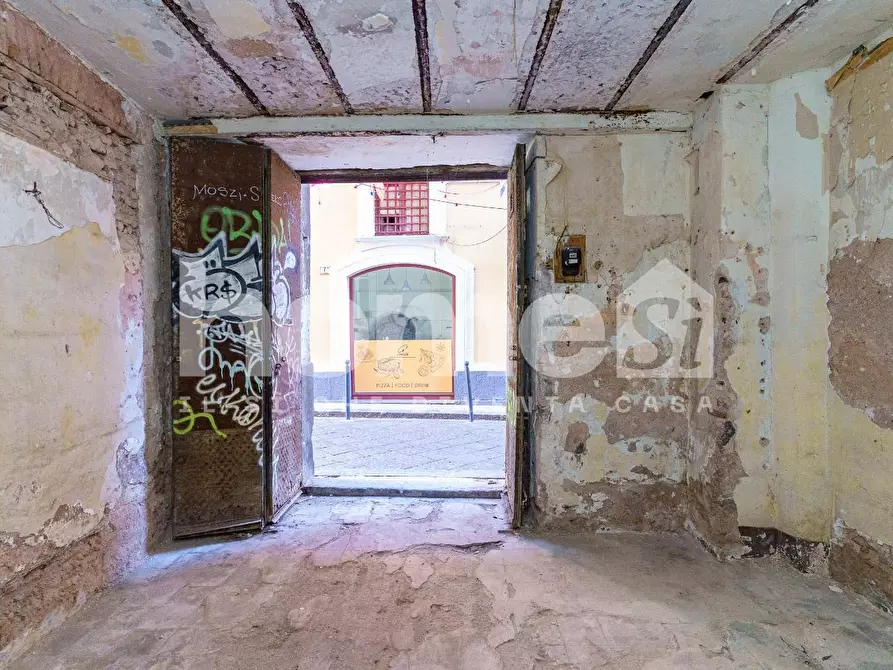 Immagine 18 di Locale commerciale in affitto  a Catania