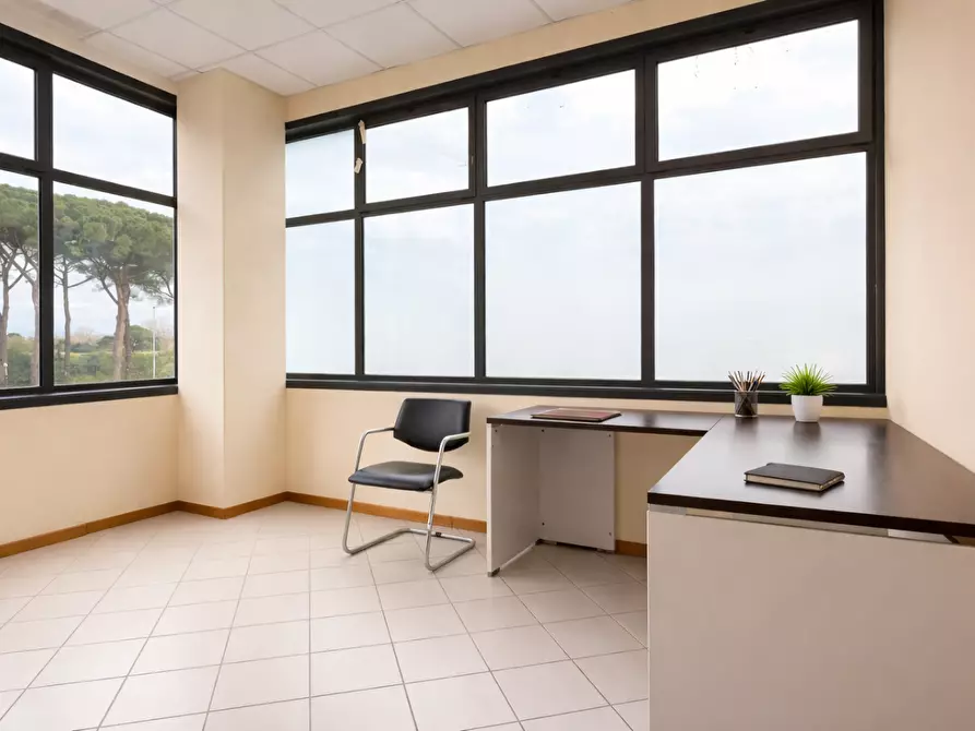 Immagine 7 di Ufficio in affitto  a Calcinaia