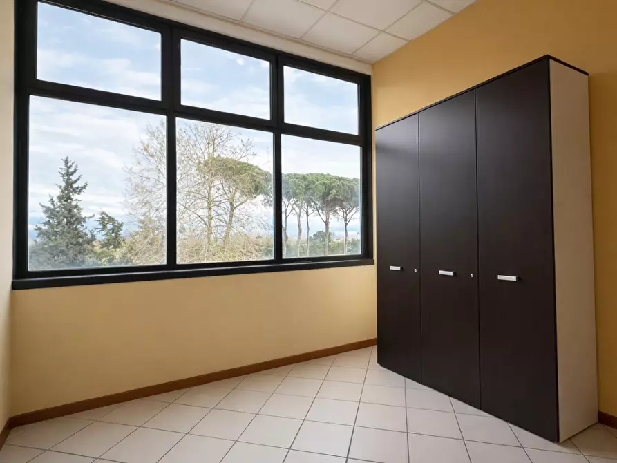 Immagine 6 di Ufficio in affitto  a Calcinaia