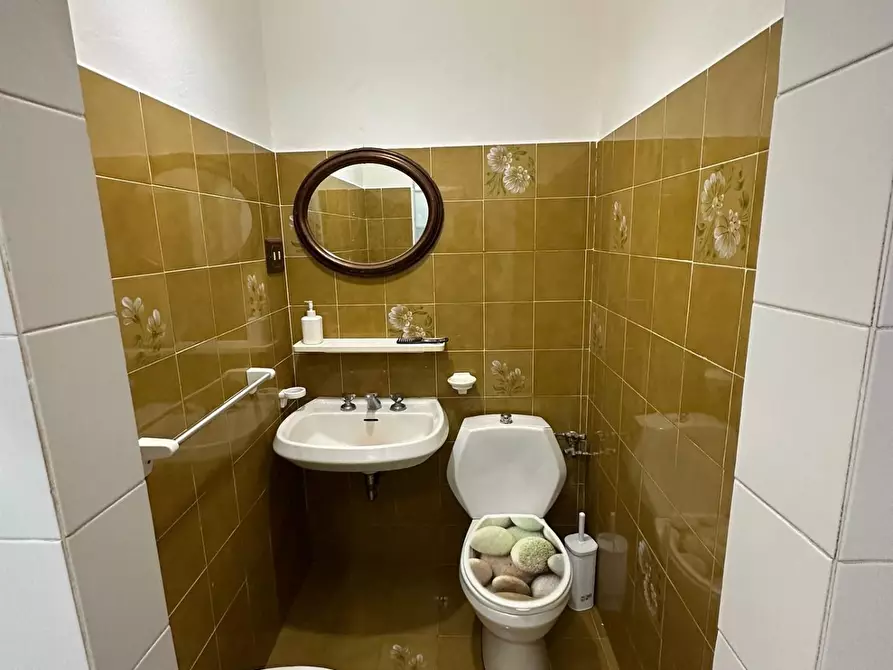 Immagine 5 di Appartamento in vendita  a Massa