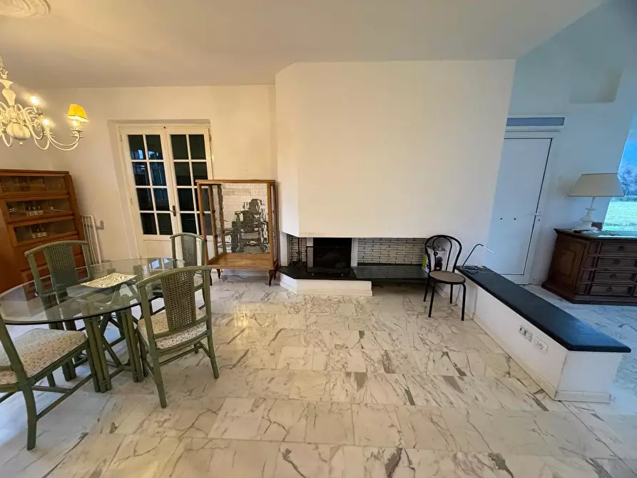 Immagine 1 di Appartamento in vendita  a Massa