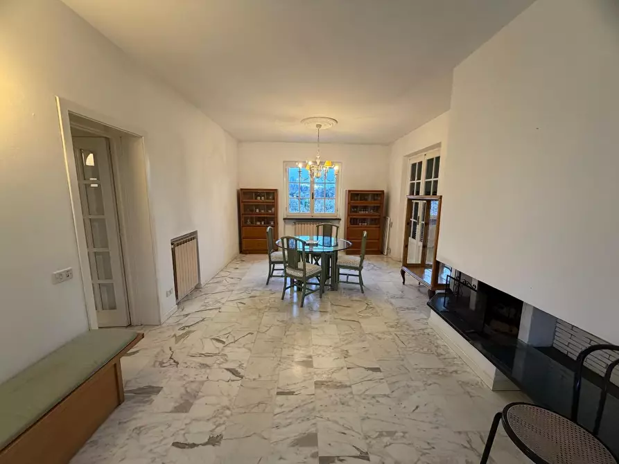 Immagine 2 di Appartamento in vendita  a Massa