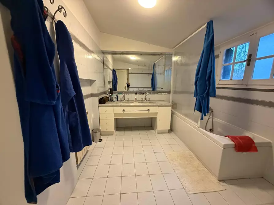 Immagine 14 di Appartamento in vendita  a Massa