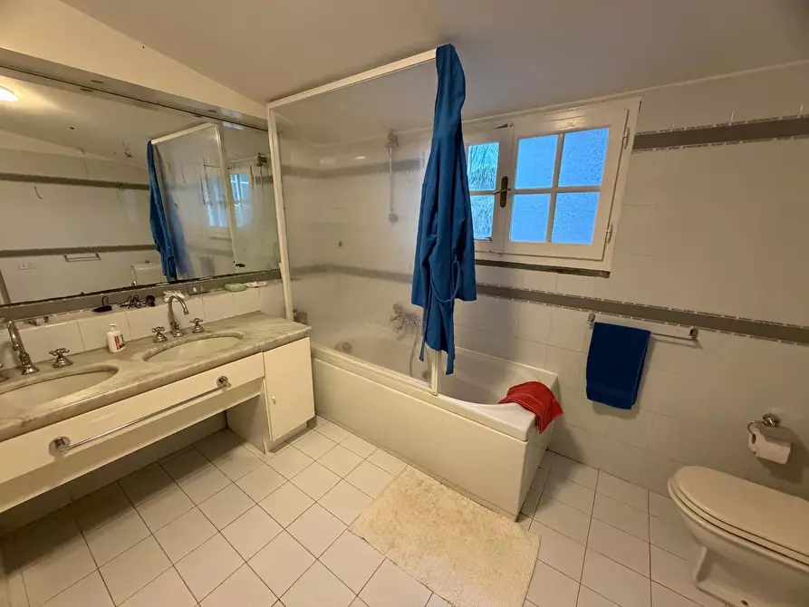 Immagine 17 di Appartamento in vendita  a Massa