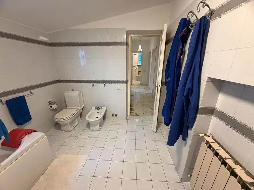 Immagine 15 di Appartamento in vendita  a Massa