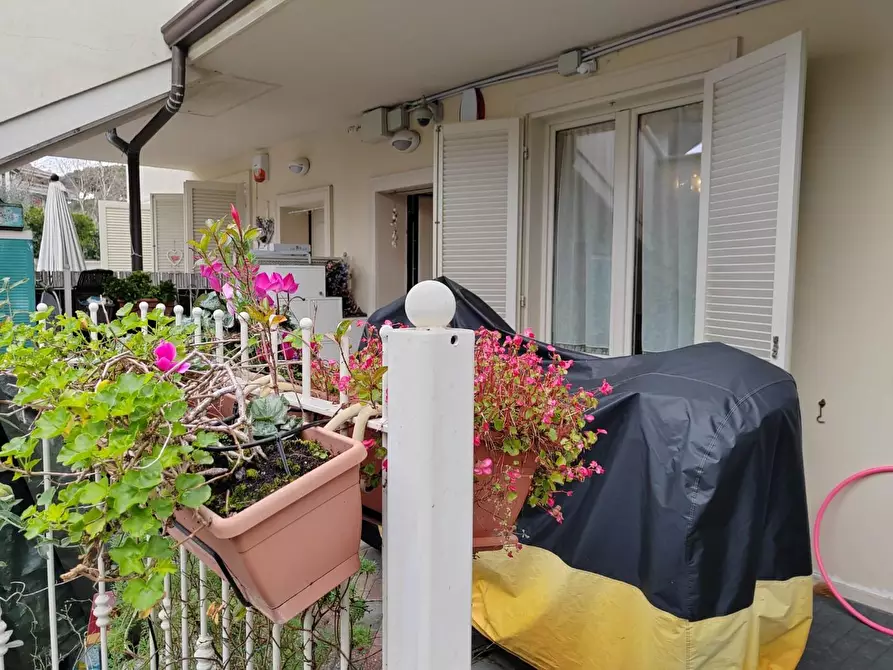 Immagine 17 di Appartamento in vendita  a Massa