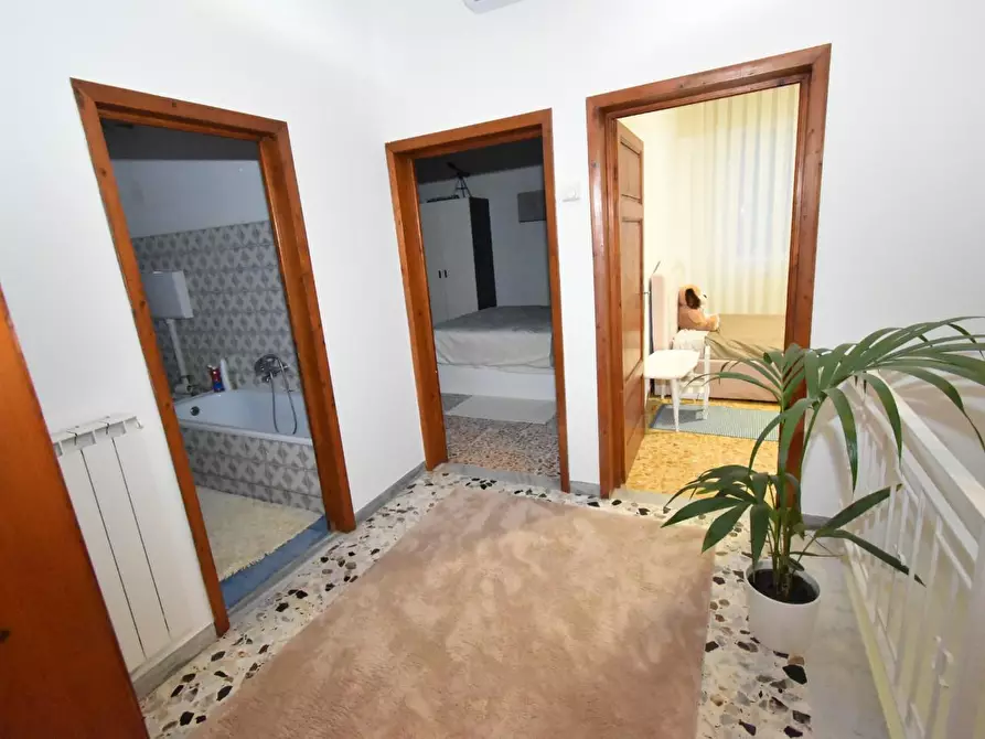 Immagine 16 di Villa in vendita  a Lucca