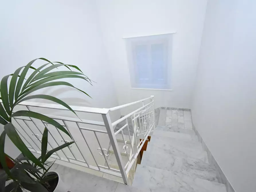 Immagine 11 di Villa in vendita  a Lucca