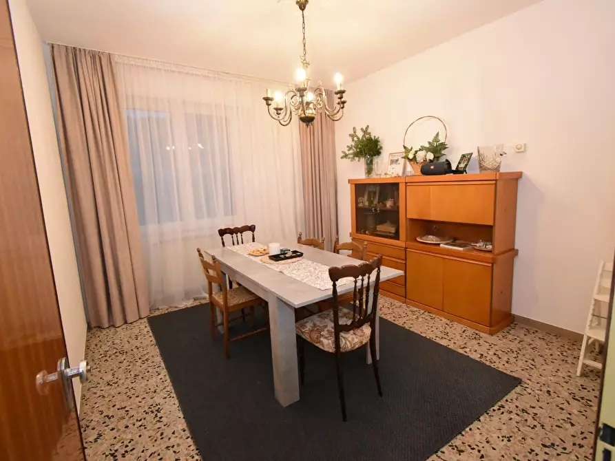 Immagine 7 di Villa in vendita  a Lucca