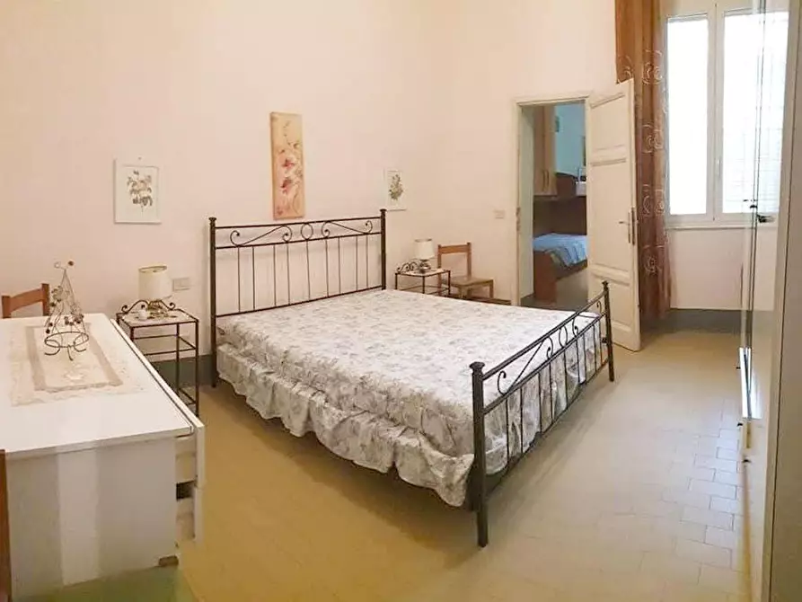 Immagine 11 di Appartamento in vendita  a Viareggio