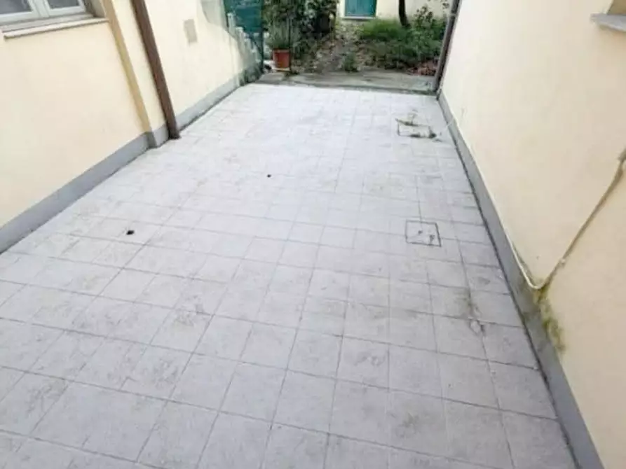 Immagine 14 di Appartamento in vendita  a Viareggio