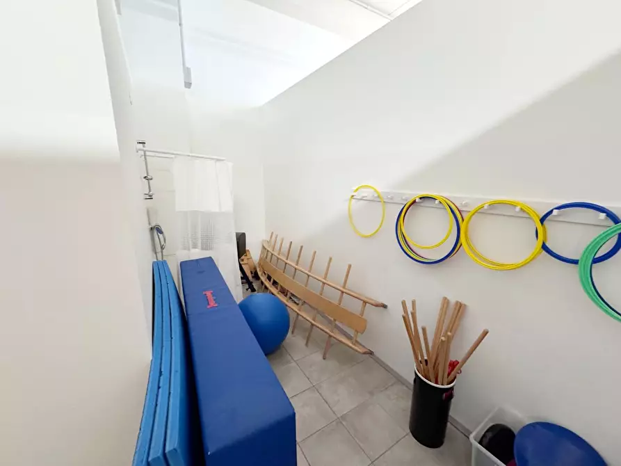 Immagine 10 di Locale commerciale in affitto  a Pontedera