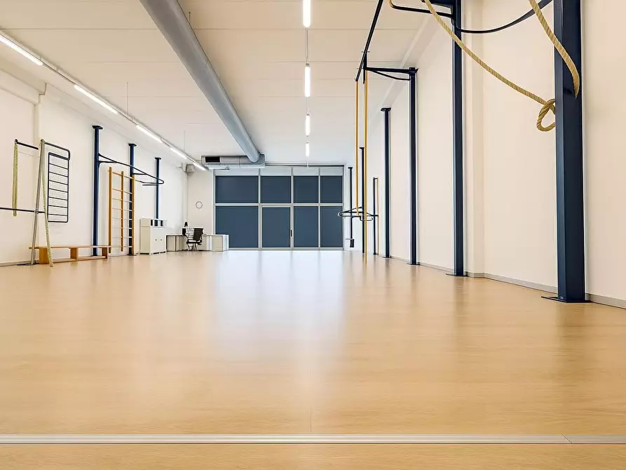 Immagine 2 di Locale commerciale in affitto  a Pontedera