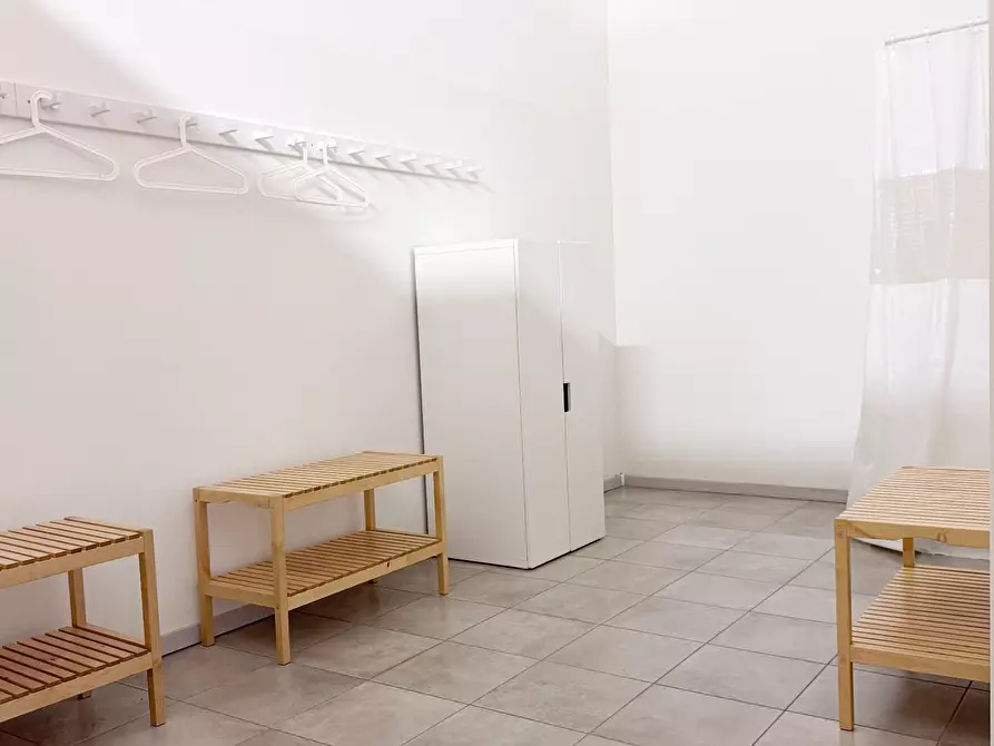 Immagine 11 di Locale commerciale in affitto  a Pontedera