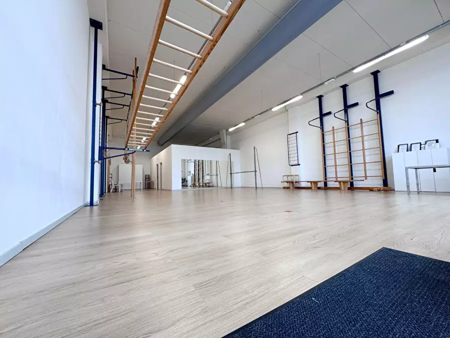 Immagine 7 di Locale commerciale in affitto  a Pontedera