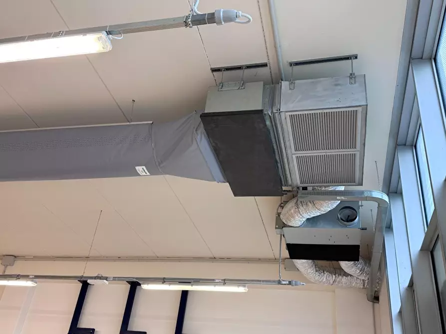 Immagine 8 di Locale commerciale in affitto  a Pontedera