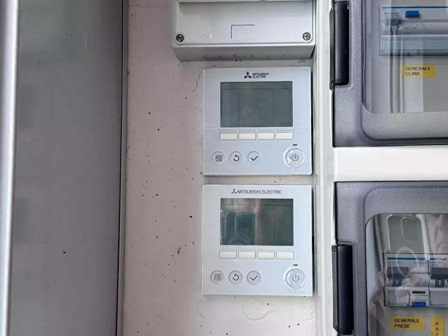 Immagine 14 di Locale commerciale in affitto  a Pontedera