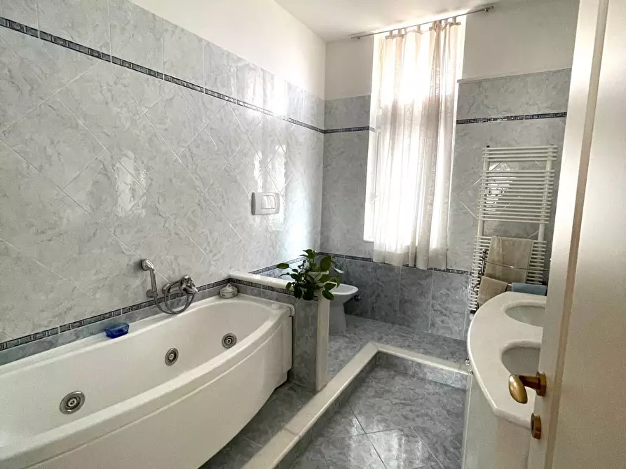 Immagine 26 di Appartamento in vendita  a Livorno