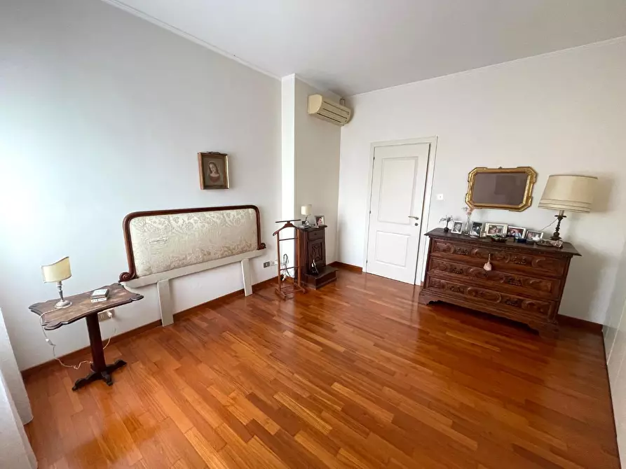 Immagine 21 di Appartamento in vendita  a Livorno