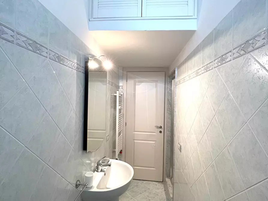 Immagine 19 di Appartamento in vendita  a Livorno