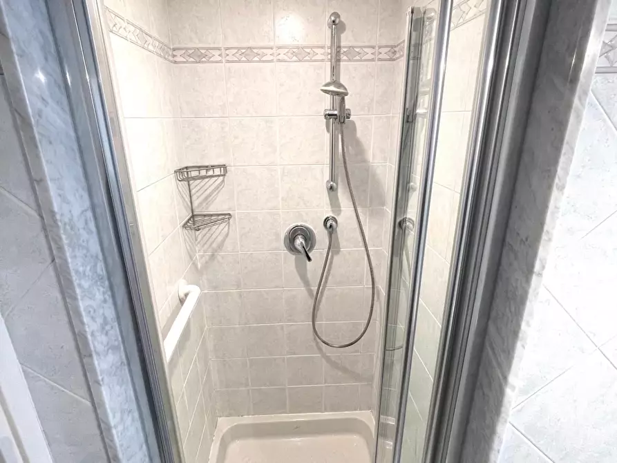 Immagine 18 di Appartamento in vendita  a Livorno