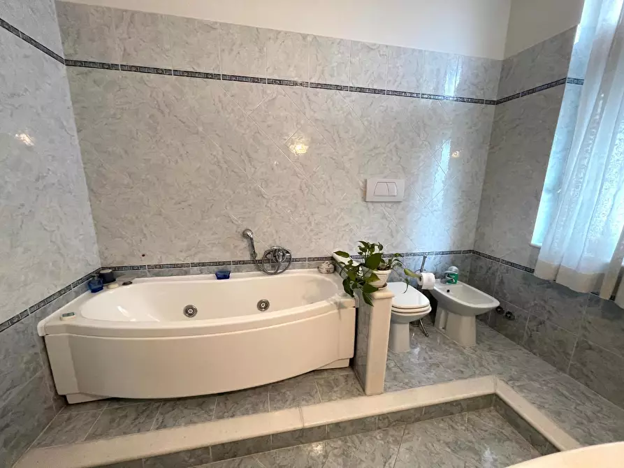 Immagine 28 di Appartamento in vendita  a Livorno