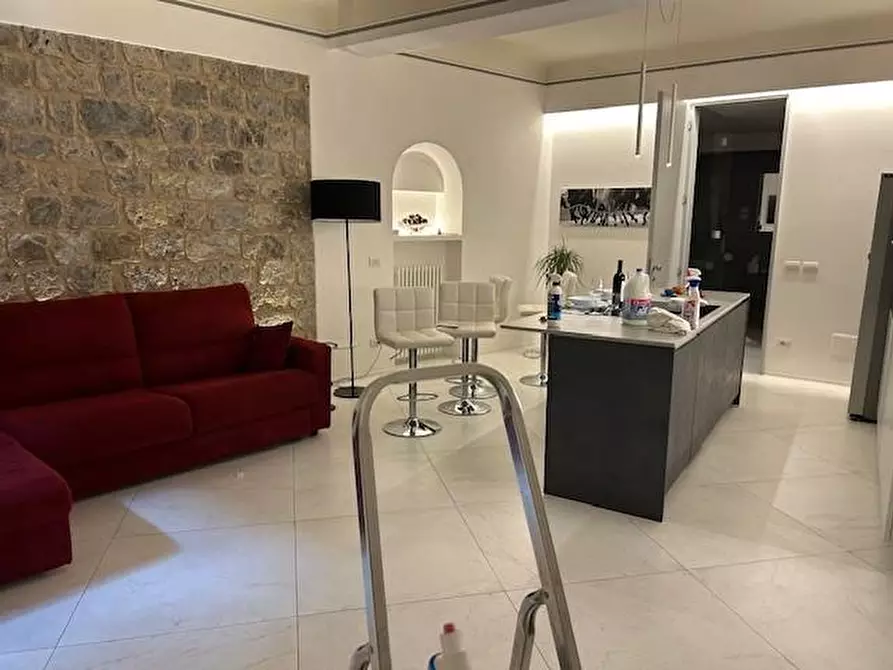 Immagine 1 di Appartamento in vendita  a Siena