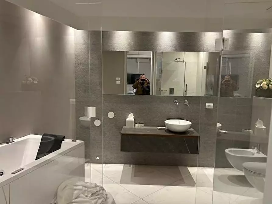 Immagine 5 di Appartamento in vendita  a Siena