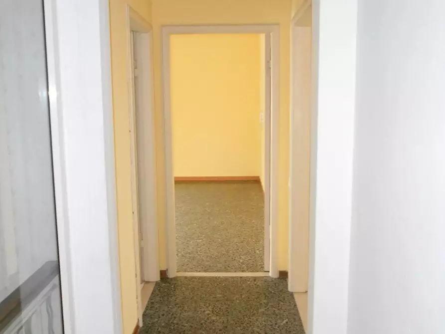 Immagine 2 di Ufficio in vendita  a Capannori