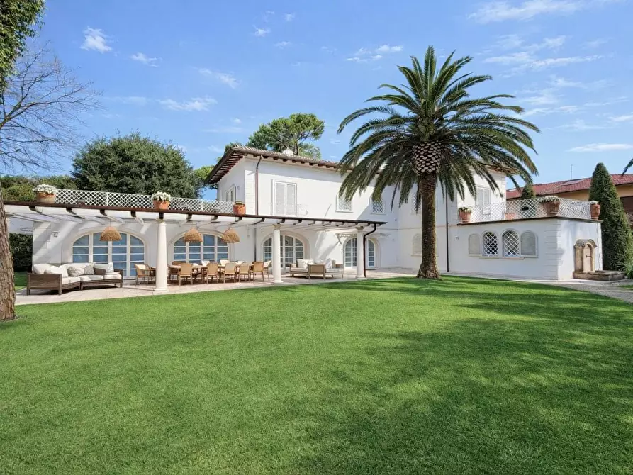 Immagine 1 di Villa in affitto  a Forte Dei Marmi